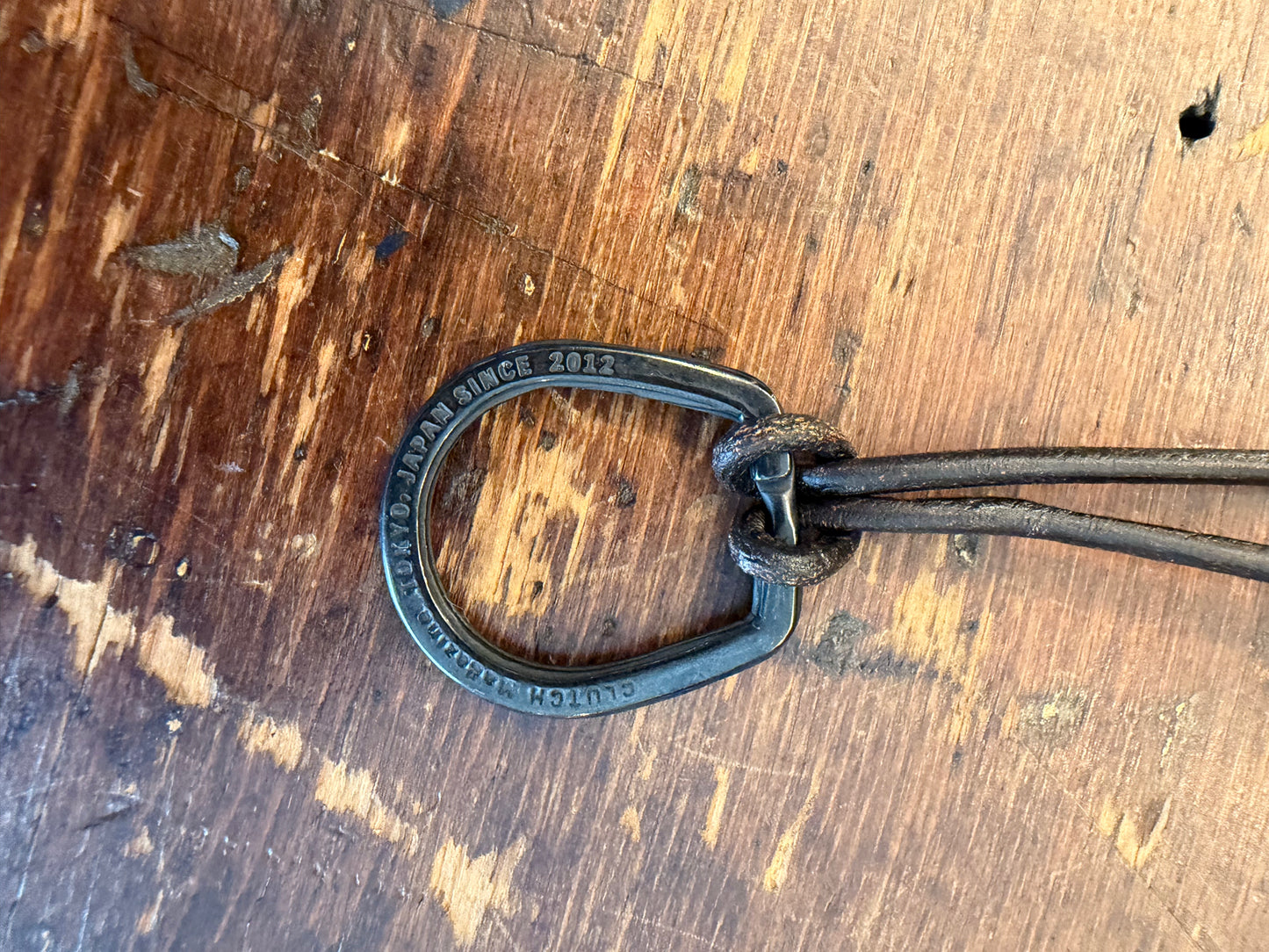 CLUTCH CAFE LONDON Horseshoe Keyring - Brass