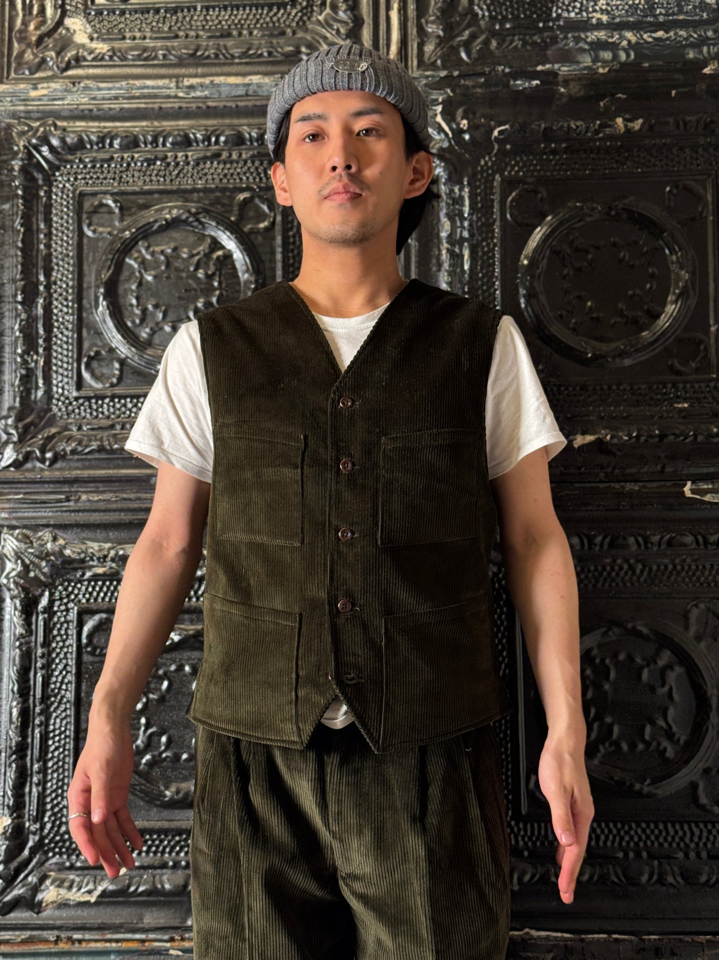 leurs de Bagne / Le Gilet  “LE MILORD” コーデュロイジレ— Velours Kaki（ブリスベン・モス　コーデュロイ／カーキ）