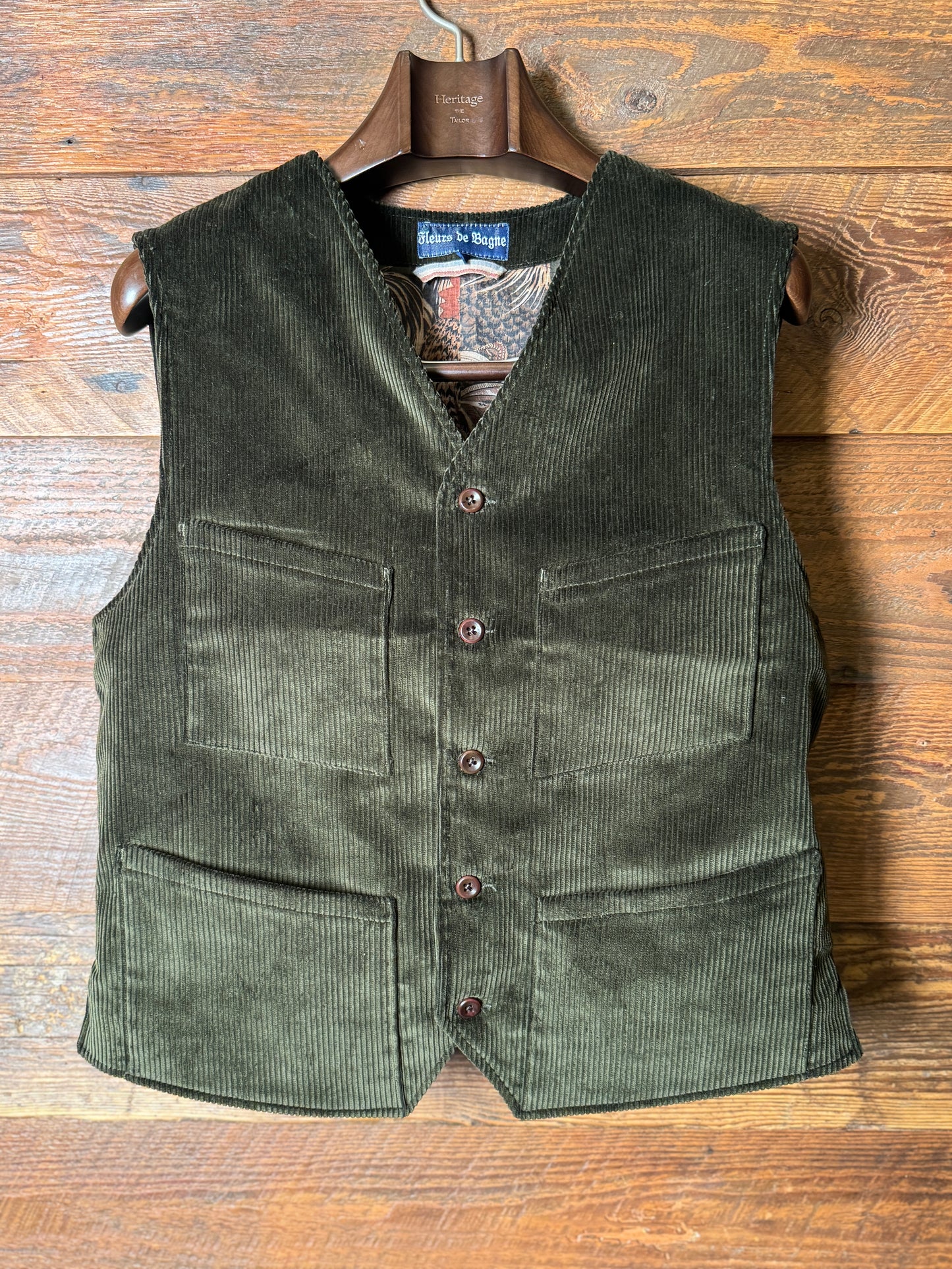 leurs de Bagne / Le Gilet  “LE MILORD” コーデュロイジレ— Velours Kaki（ブリスベン・モス　コーデュロイ／カーキ）