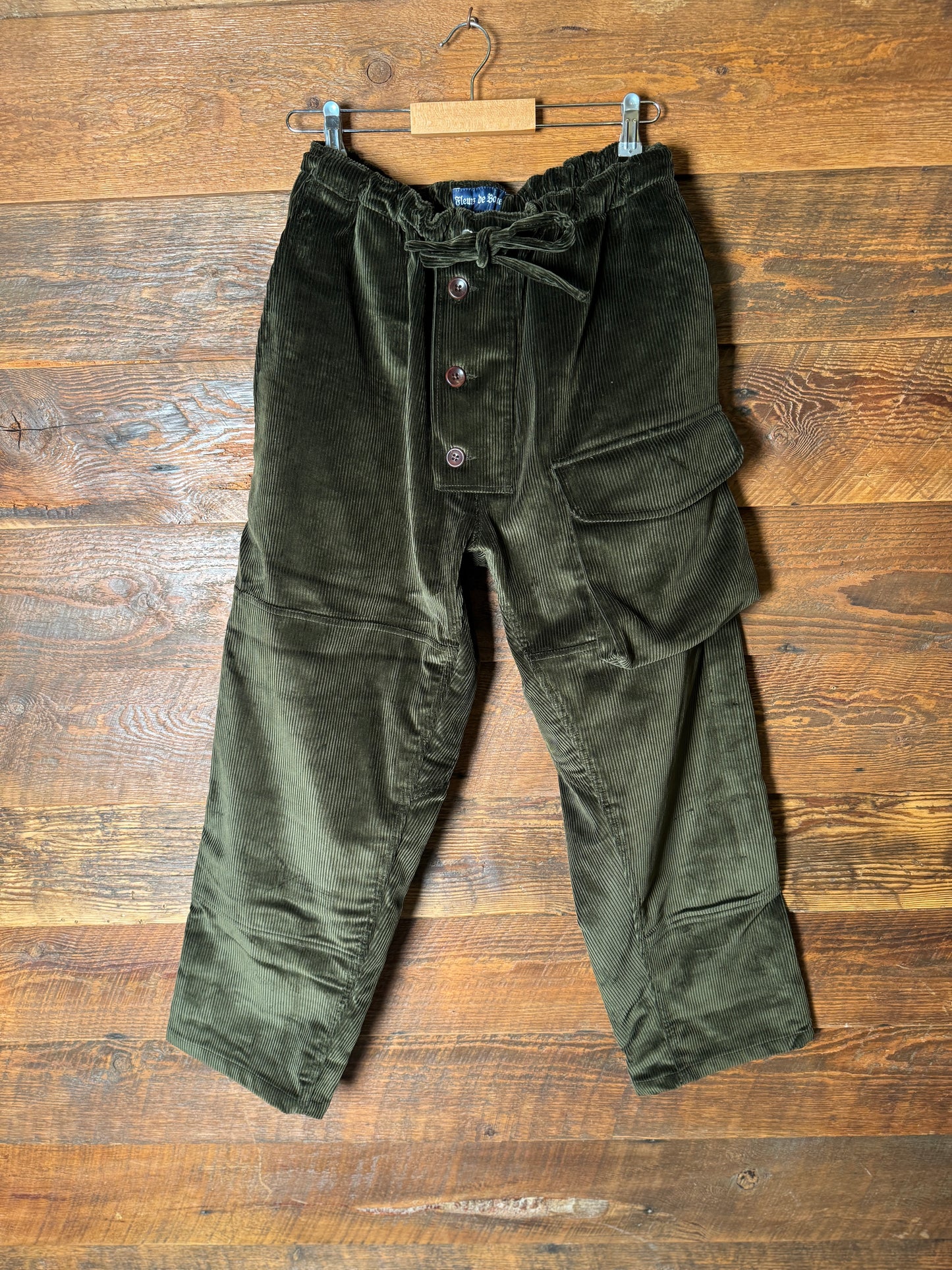 Fleurs de Bagne / SUBMARINER コーデュロイパンツ — Brisbane Moss コーデュロイ使用（カーキ）