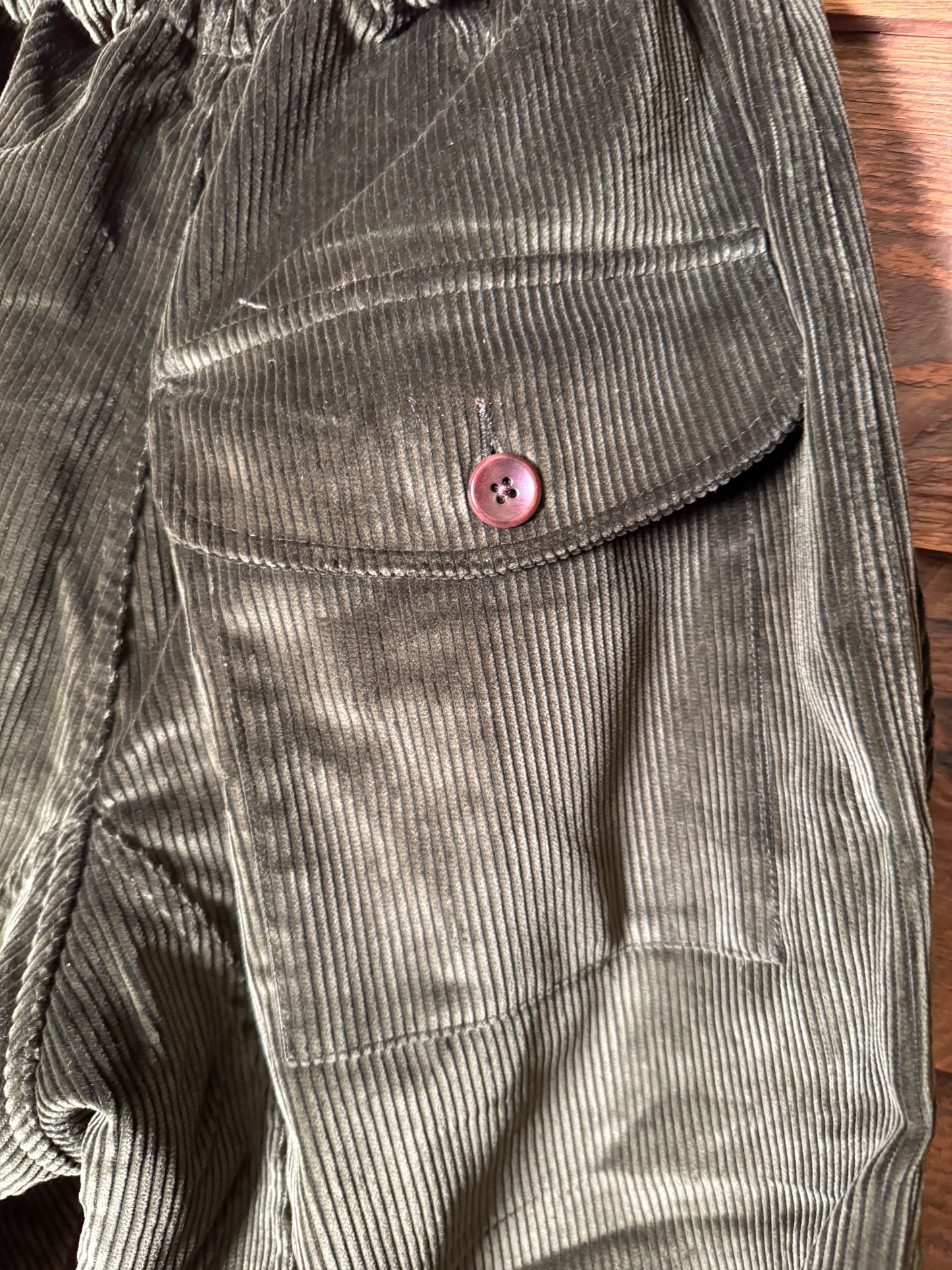 Fleurs de Bagne / SUBMARINER コーデュロイパンツ — Brisbane Moss コーデュロイ使用（カーキ）