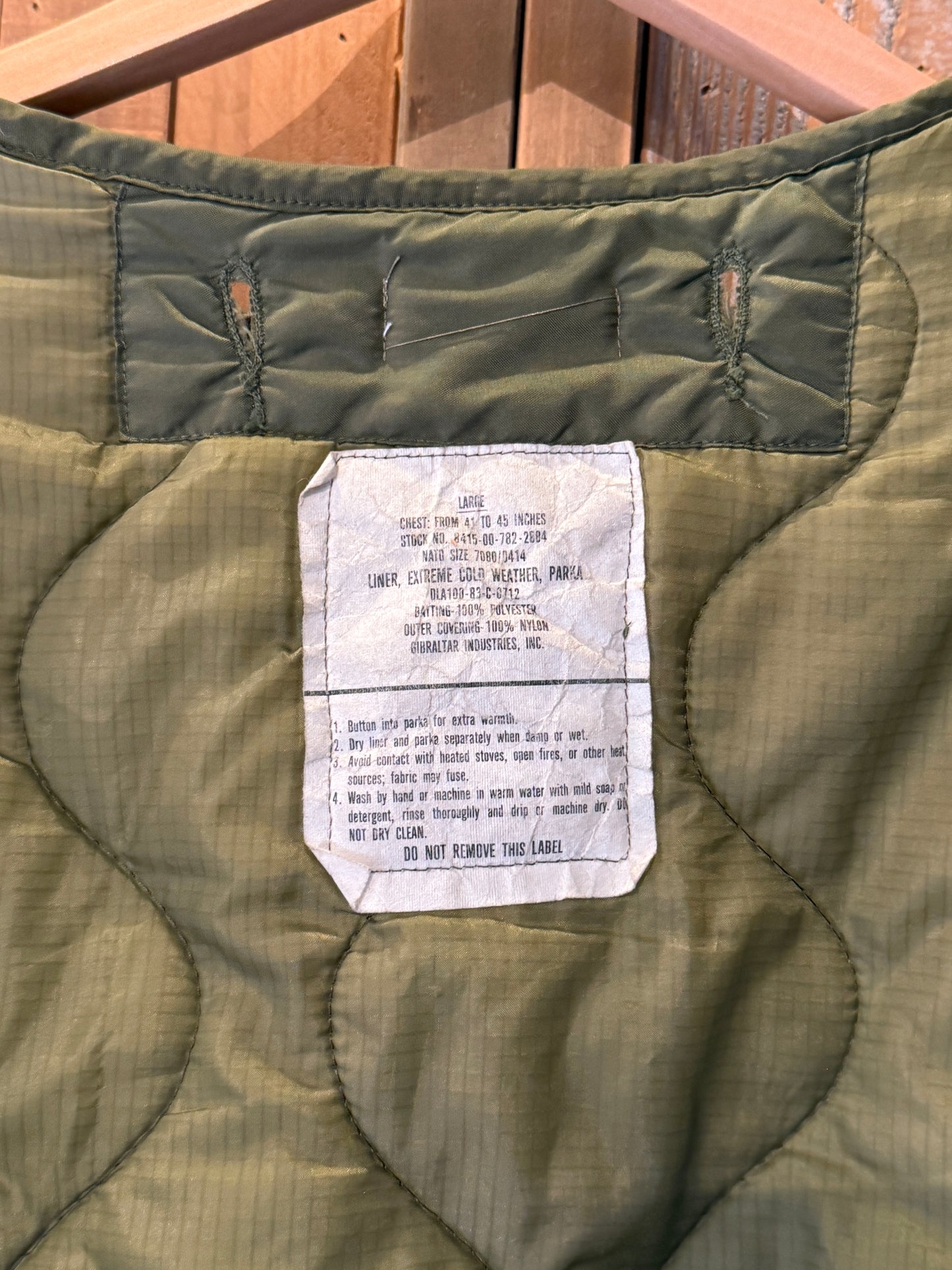 ＜新入荷＞SHANANA MIL<シャナナミル>Daisy®️ sizeL　US ARMY M-65 ’フィッシュテイル' パーカ用ライナー　SM60
